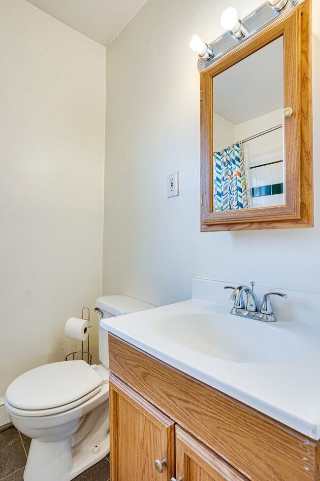 Building Photo - Spacious 3-Bedroom, 2.5-Bath Home with Gat...