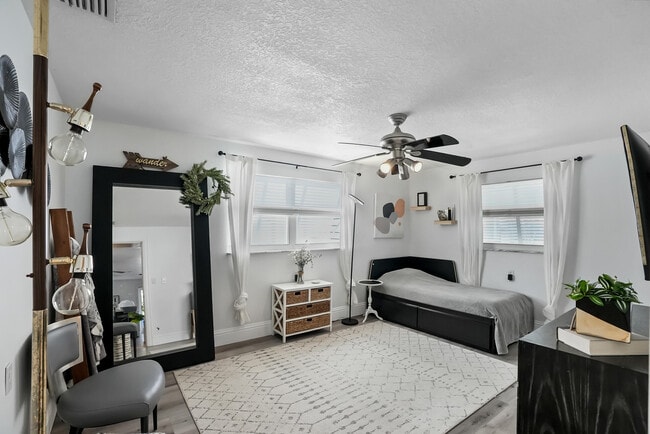 Building Photo - 1605 Treemont Ave