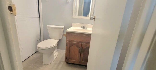 Building Photo - 4 Bedroom 1.5 bath in Argenta Oreana School District!