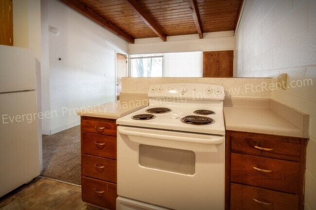 Building Photo - 701 Parker St