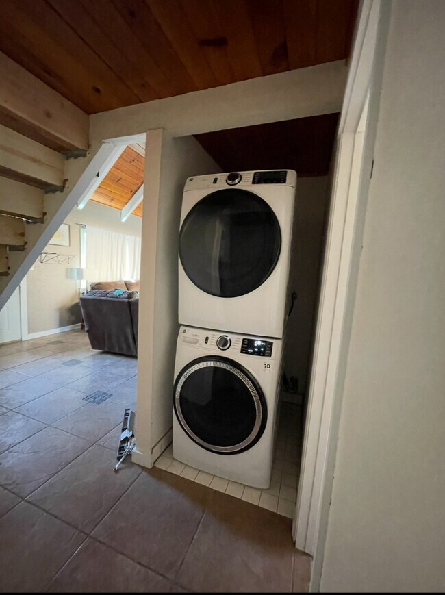 Building Photo - 20586 Kings Ct