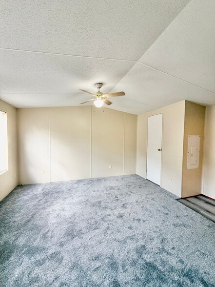 Building Photo - 110 S Rustic Ln