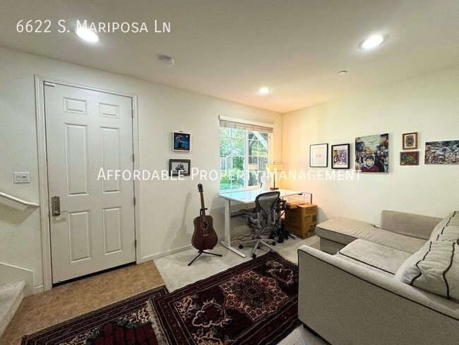 Building Photo - 6622 S Mariposa Ln