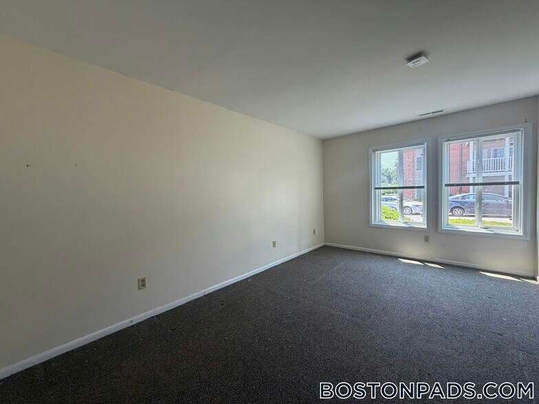 Building Photo - 18 Westgate Dr