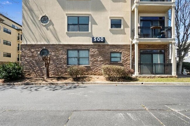 Building Photo - 2230 Cheshire Bridge Rd NE