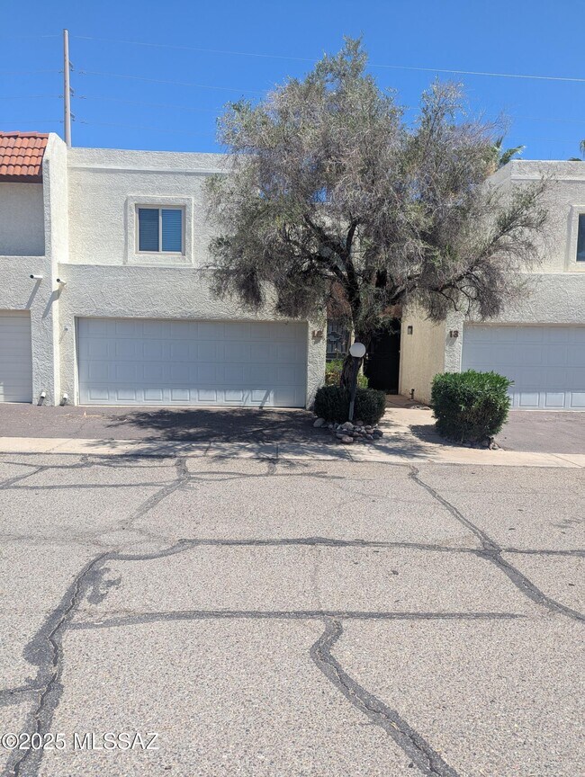 Primary Photo - 9350 E Speedway Blvd