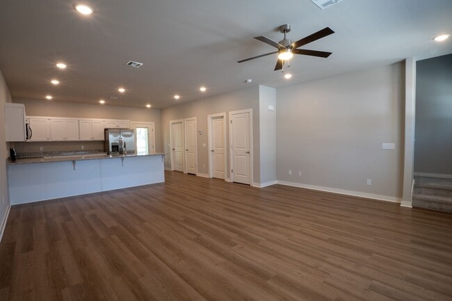 Building Photo - 1183 N Pink Ter