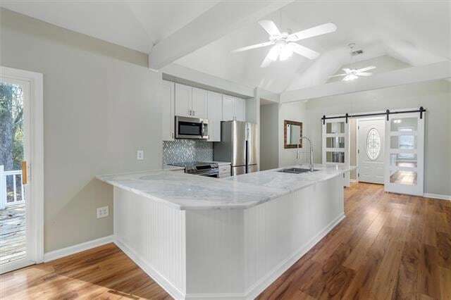 Building Photo - 810 Armand St