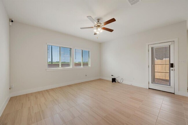 Building Photo - 603 White Steppe Way