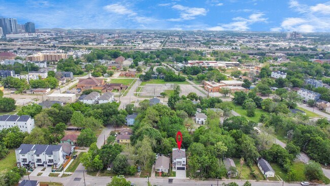 Building Photo - 2813 Drew St