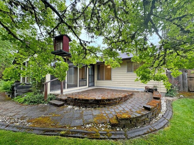 Building Photo - 2350 NW Green Cir