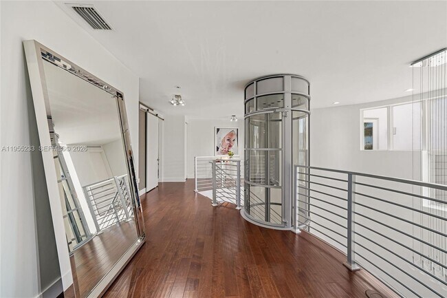 Building Photo - 7515 NW 99th Ave