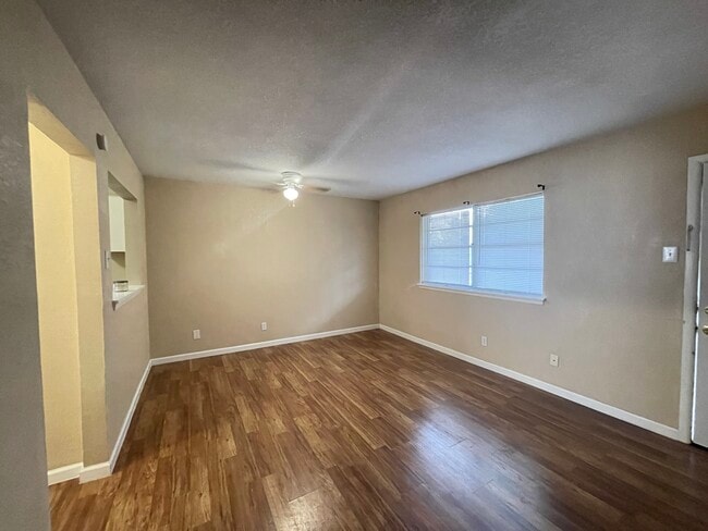 Building Photo - 327 E Locust St