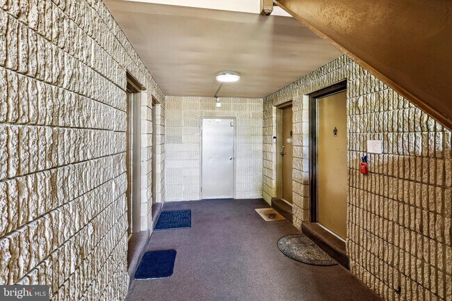 Building Photo - 6005 Majors Ln