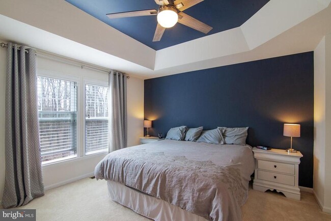 Building Photo - 136 Solara Dr