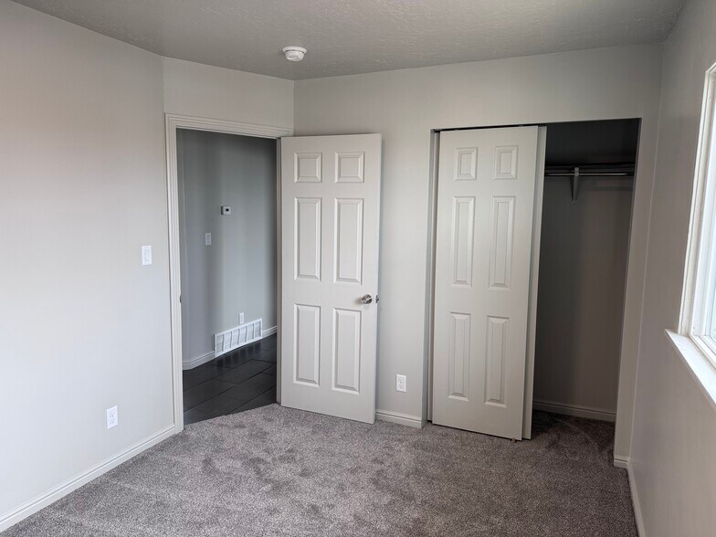 Building Photo - 3879 S 2050 W