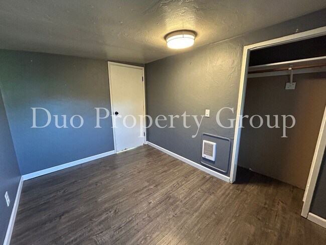 Building Photo - Bethel Danebo Home with Huge Yard and Storage