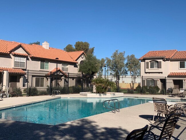 Building Photo - **MOVE-IN SPECIAL 50% OFF MOVE-IN MONTH!!!!** Ready Now!! 3BR 2.5BA located in Chandler - Cross S...