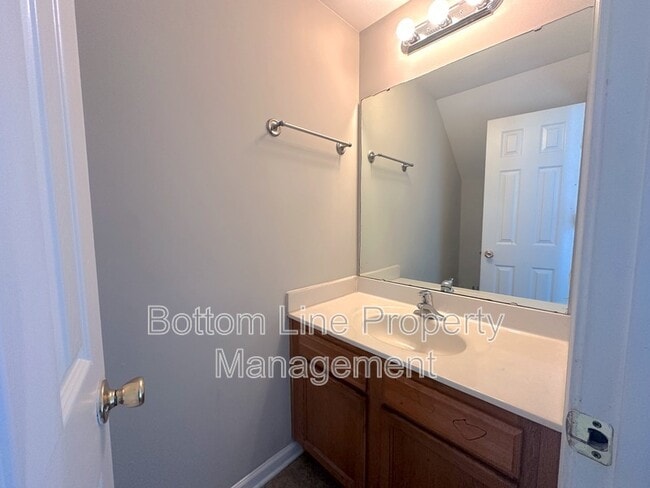 Building Photo - 424 Winding Canyon Dr