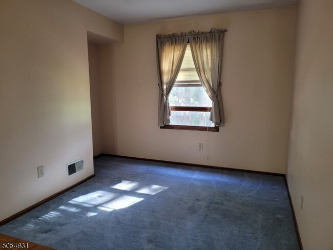 Building Photo - 133 Carriage Ln