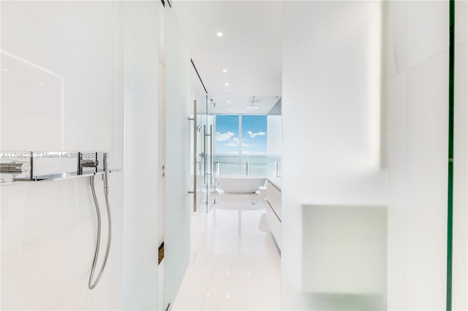 Building Photo - 300 Biscayne Boulevard Way