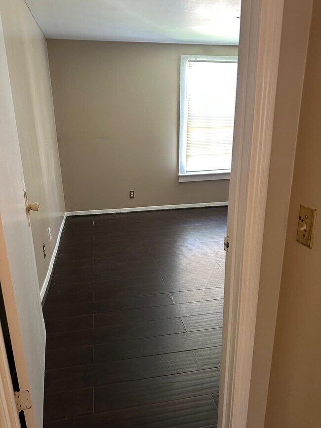 Building Photo - 800 Travis St