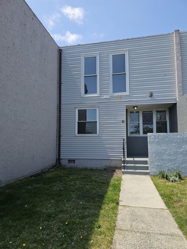 Building Photo - 2207 Murray Ave