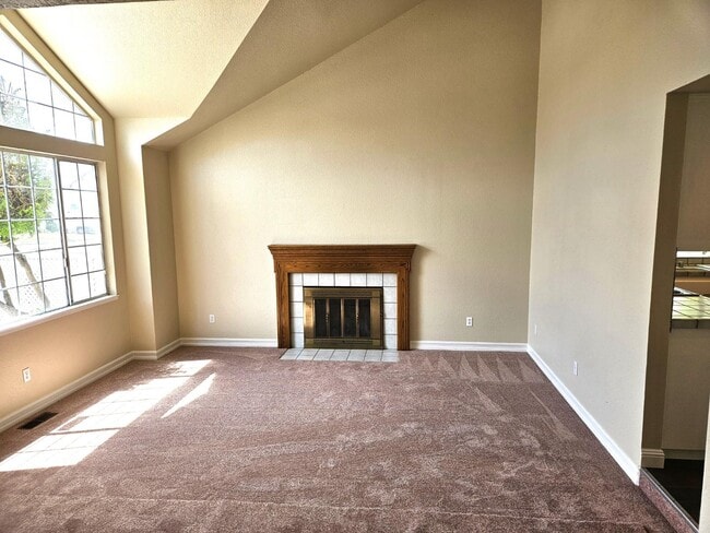 Primary Photo - 1000 Peach Ct