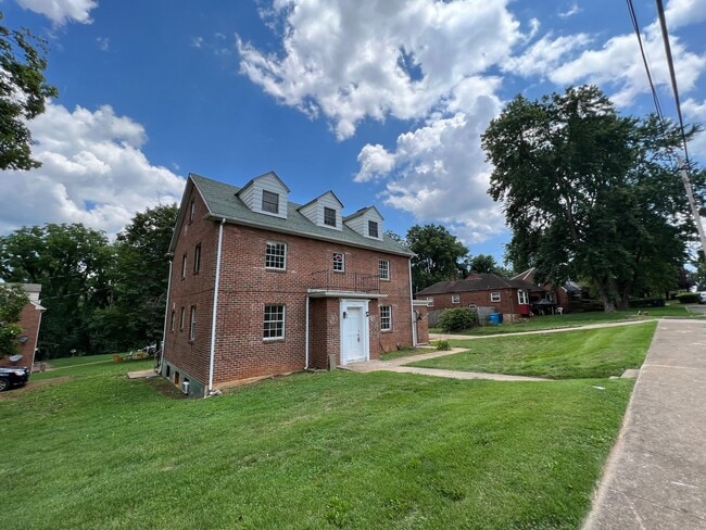 Primary Photo - 3751 Sunrise Ave NW