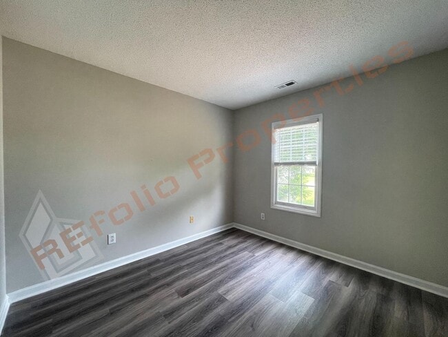 Building Photo - 537 Mountain Lake Dr