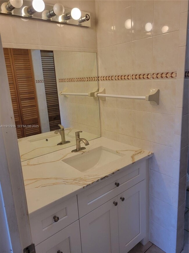 Building Photo - 6963 SW 40th St