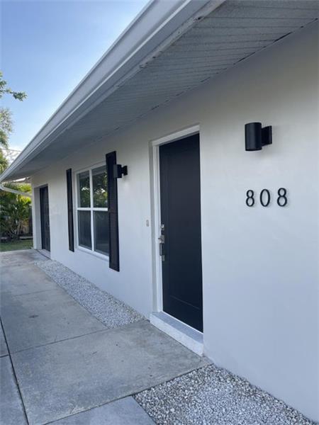 Building Photo - 808 SE Degan Dr