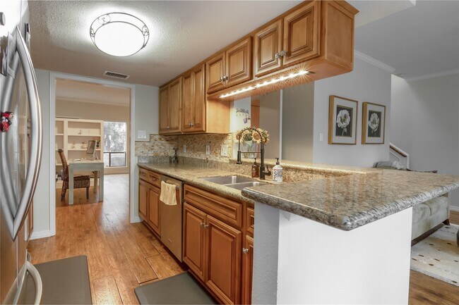 Building Photo - 1802 Stoney Brook Dr