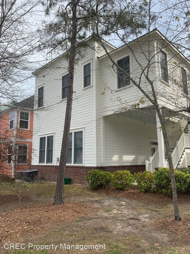 Building Photo - 101 S Commodore Way