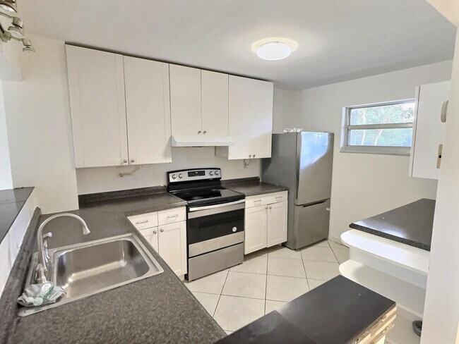 Primary Photo - 1100 NW 87th Ave