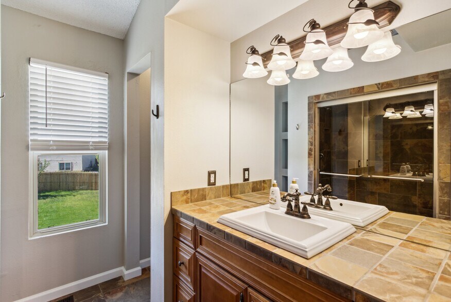 Building Photo - 6450 Stonehedge Dr