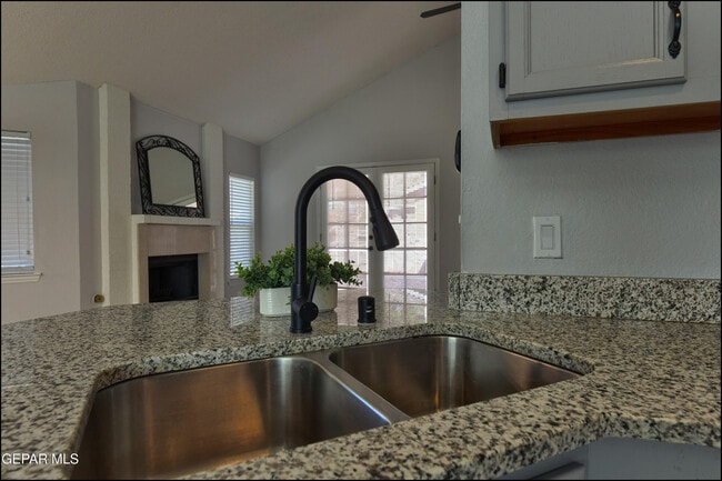 Building Photo - 609 Bristol Dr