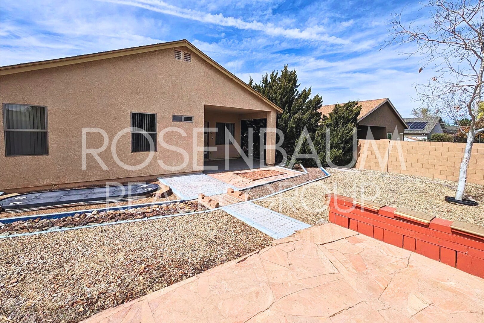 Building Photo - Charming 3-bedrooms, 2-baths home in the d...