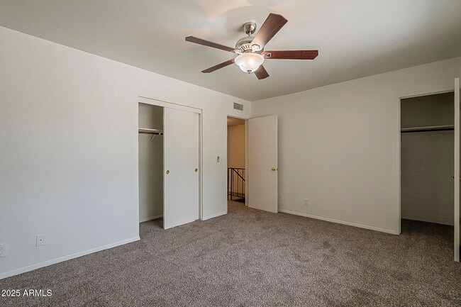 Building Photo - 1023 N 84th Pl