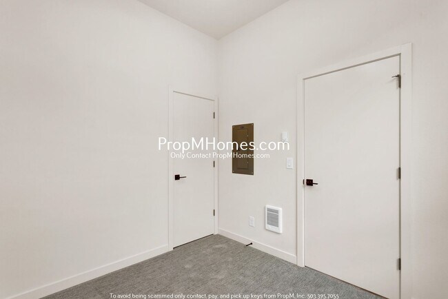 Building Photo - Two Bedroom Modern Oasis with Stunning Views & Designer Finishes