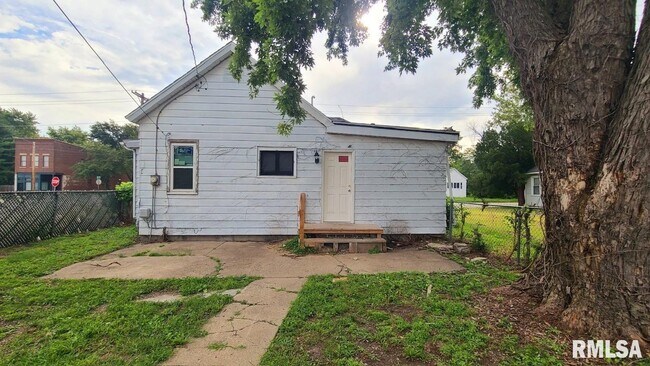 Building Photo - 1005 S 11th St