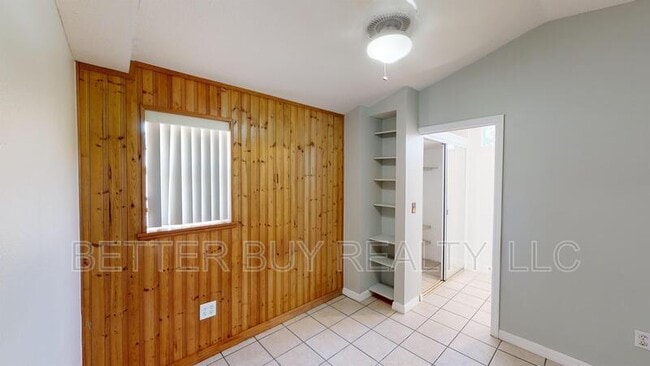 Building Photo - 300 N Church St