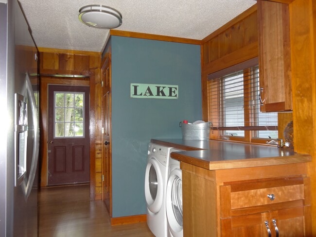 Building Photo - 7560 N Shore Circle North