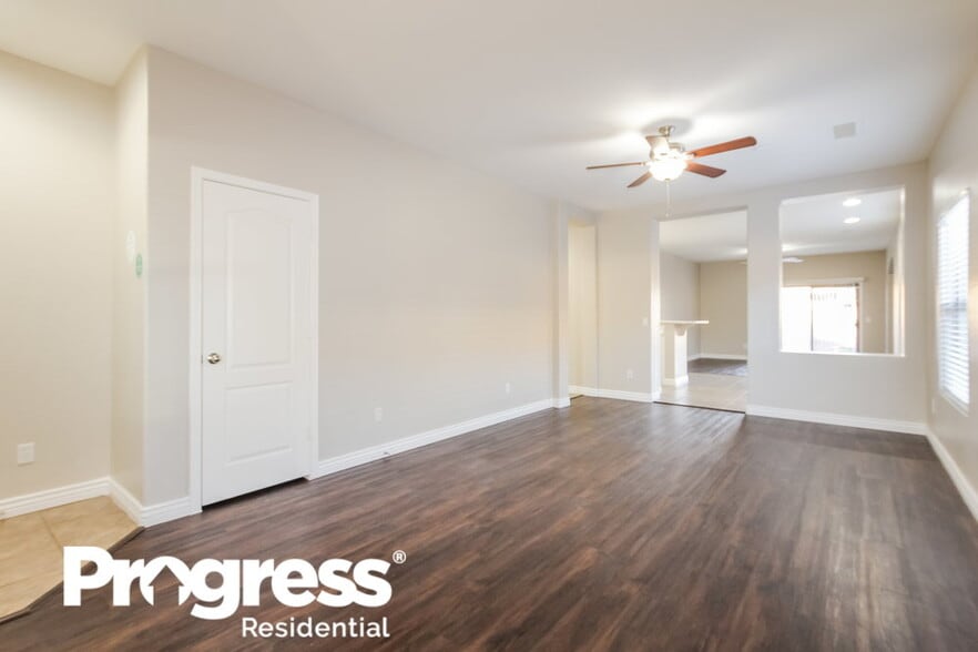 Building Photo - 13758 W Port Royale Ln