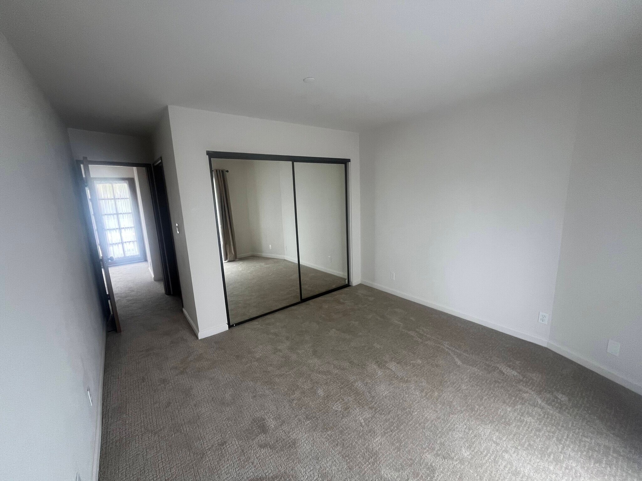 Building Photo - 1584 Redlands Pl