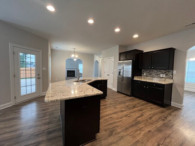 Building Photo - Welcome to Stateside!