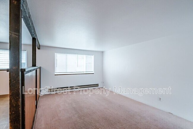 Building Photo - 1950 NW Hayes Ave