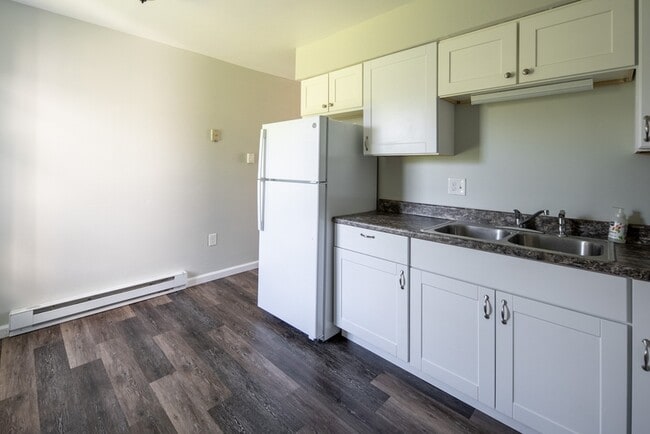 Building Photo - 50-62 East Street - 3B