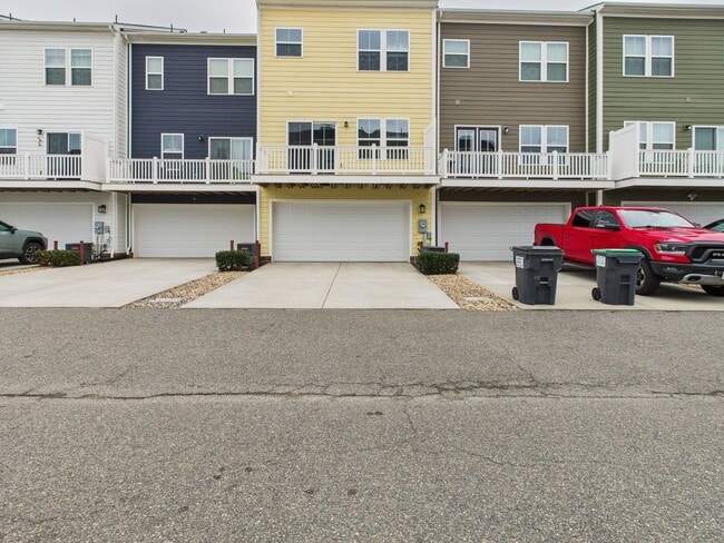 Building Photo - 428 Crofton Village Terrace