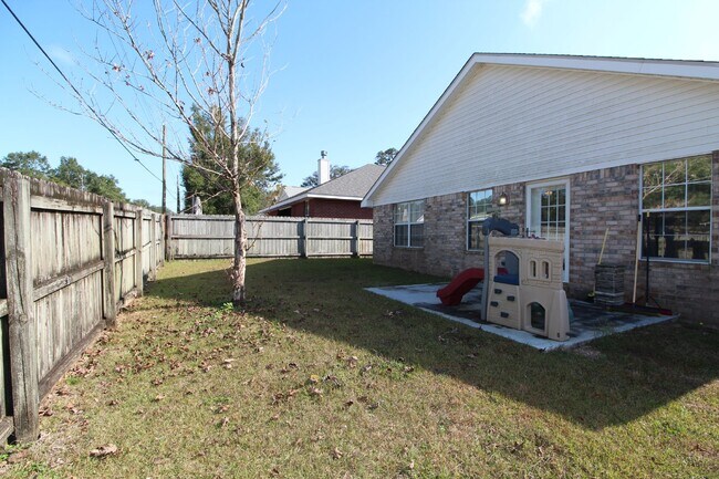 Building Photo - Southwest Pensacola 3BR Home with Open Floor Plan, Fireplace & Fenced Backyard